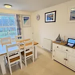 Paws And Relax - Part Of The The Bay Village With Pool, Gym And Direct Access, Pub, Restaurant, Tennis And Meadows Walks