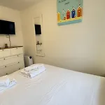 Casa de Férias Paws And Relax - Part Of The The Bay Village With Pool, Gym And Direct Access, Pub, Restaurant, Tennis And Meadows Walks Filey