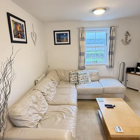 Casa de Férias Paws And Relax - Part Of The The Bay Village With Pool, Gym And Direct Access, Pub, Restaurant, Tennis And Meadows Walks *