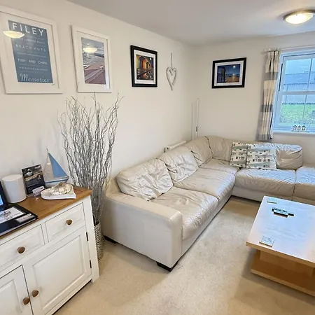 Paws And Relax - Part Of The The Bay Village With Pool, Gym And Direct Access, Pub, Restaurant, Tennis And Meadows Walks Casa de Férias