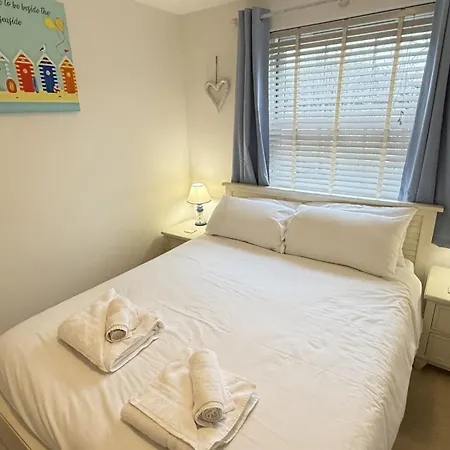 Paws And Relax - Part Of The The Bay Village With Pool, Gym And Direct Access, Pub, Restaurant, Tennis And Meadows Walks