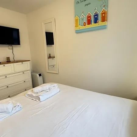 Casa de Férias Paws And Relax - Part Of The The Bay Village With Pool, Gym And Direct Access, Pub, Restaurant, Tennis And Meadows Walks Filey