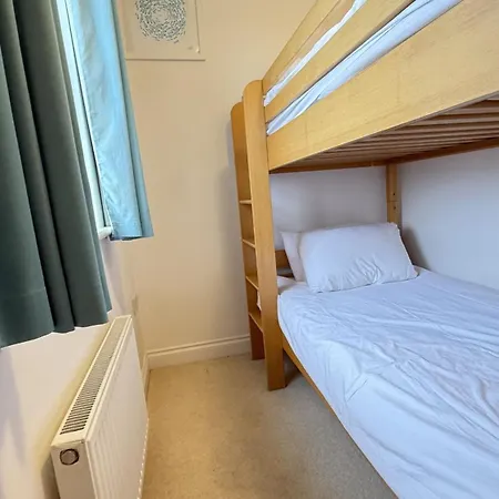 Casa de Férias Paws And Relax - Part Of The The Bay Village With Pool, Gym And Direct Access, Pub, Restaurant, Tennis And Meadows Walks *