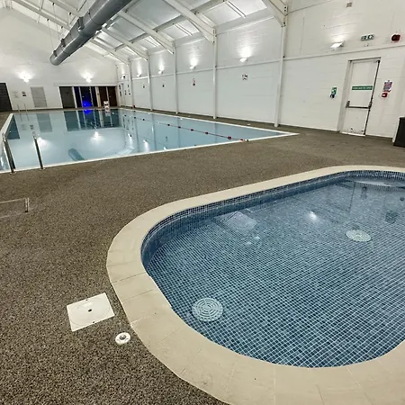 Paws And Relax - Part Of The The Bay Village With Pool, Gym And Direct Access, Pub, Restaurant, Tennis And Meadows Walks Casa de Férias *