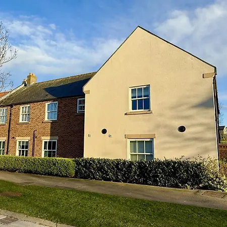 Casa de Férias Paws And Relax - Part Of The The Bay Village With Pool, Gym And Direct Access, Pub, Restaurant, Tennis And Meadows Walks *