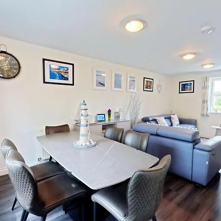 Casa de Férias Paws And Relax - Part Of The The Bay Village With Pool, Gym And Direct Access, Pub, Restaurant, Tennis And Meadows Walks Filey