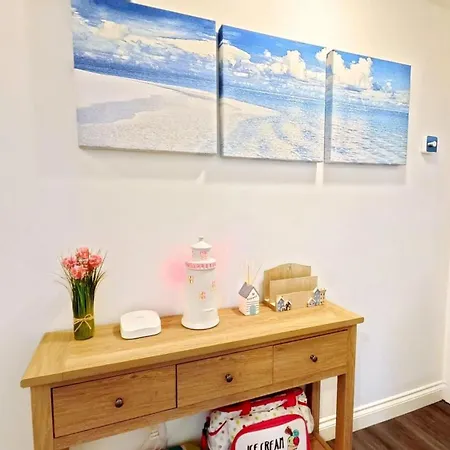 Paws And Relax - Part Of The The Bay Village With Pool, Gym And Direct Access, Pub, Restaurant, Tennis And Meadows Walks *