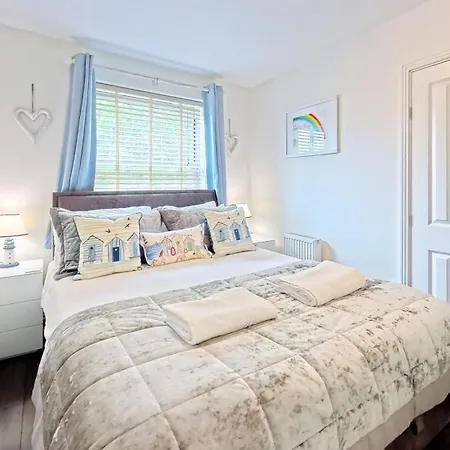 Casa de Férias Paws And Relax - Part Of The The Bay Village With Pool, Gym And Direct Access, Pub, Restaurant, Tennis And Meadows Walks Filey