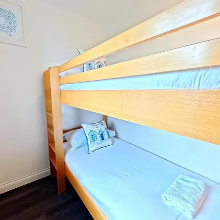 Casa de Férias Paws And Relax - Part Of The The Bay Village With Pool, Gym And Direct Access, Pub, Restaurant, Tennis And Meadows Walks Filey