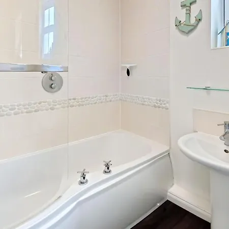 Paws And Relax - Part Of The The Bay Village With Pool, Gym And Direct Access, Pub, Restaurant, Tennis And Meadows Walks